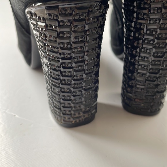 Suede Ankle Booties Made in Italy, Kiss Kiss. - Picture 4 of 14